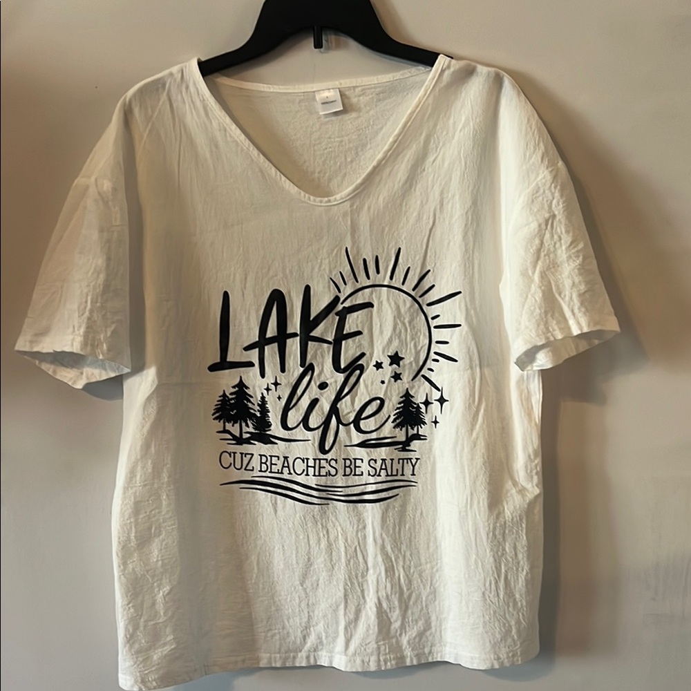 White Graphic Tee with Lake Life Print Sz L 💯 cotton travel casual  beach Ap